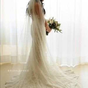 Brand New - Chapel Length Veil in Ivory